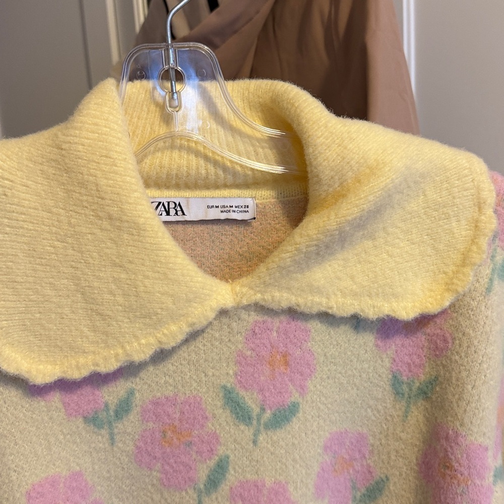 Zara sweater floral size M
